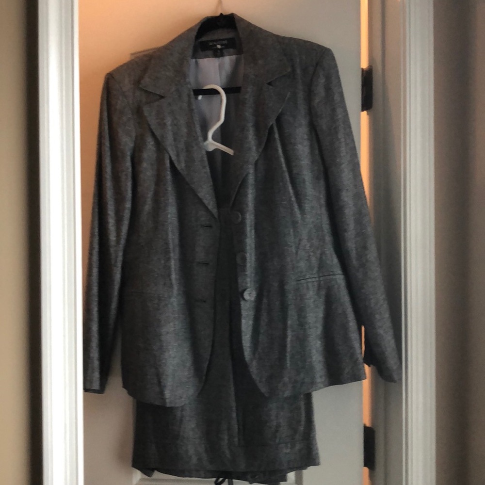 Pants suit